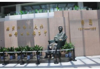 鲁迅坐像厂家 铸铜鲁迅雕像制作