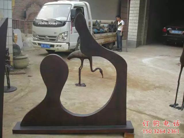 别墅抽象人雕塑厂家 铸铜工艺 别墅铜雕摆件