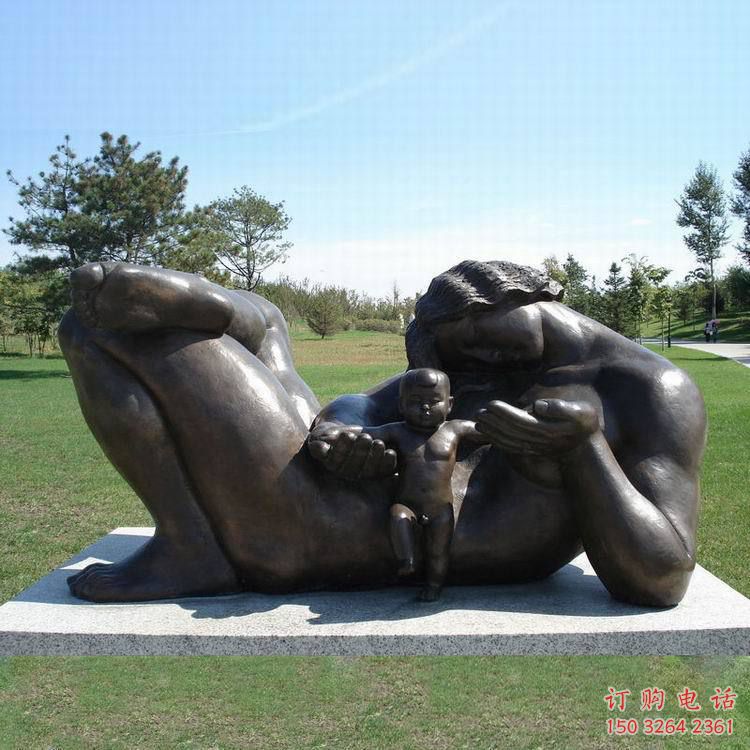 广场一家亲铜雕厂家 广场三口人物铜雕定做 广场一家亲铜雕厂家 广场三口人物铜雕定做