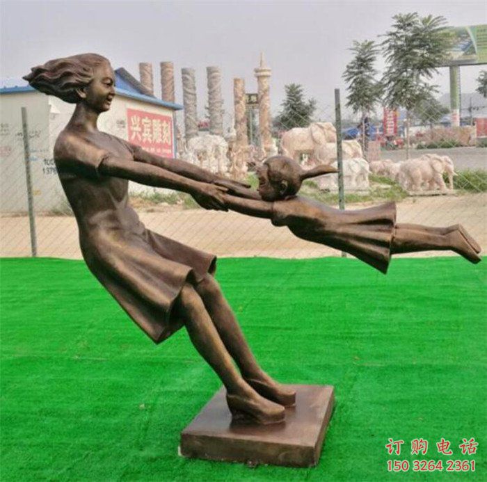 别墅一家亲铜雕厂家 别墅三口人物铜雕制作 别墅一家亲铜雕厂家 别墅三口人物铜雕制作