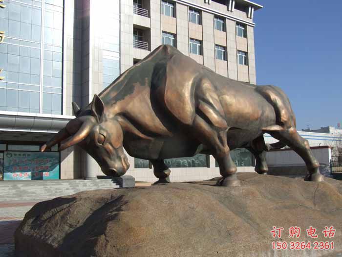 仿古公牛铜雕厂家 彩绘动物铜雕 仿古公牛铜雕厂家 彩绘动物铜雕