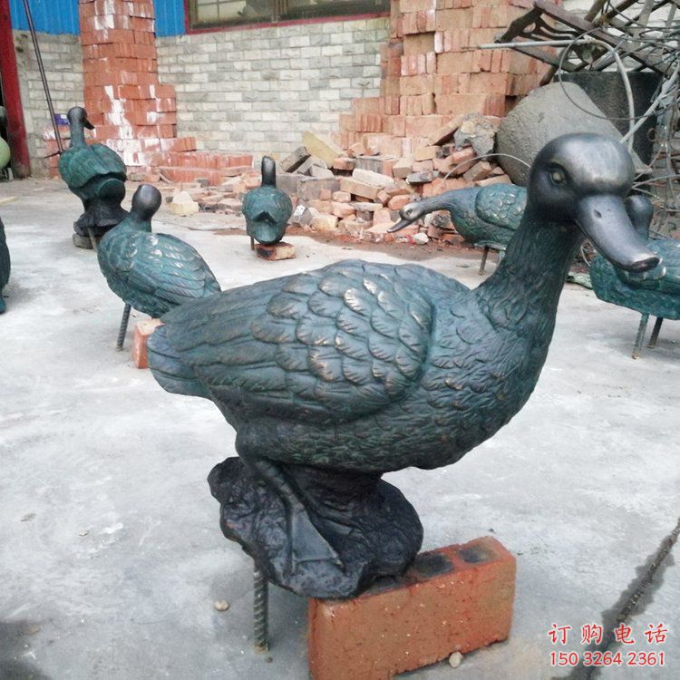 青铜鸭子铜雕厂家 公园动物铜雕 青铜鸭子铜雕厂家 公园动物铜雕