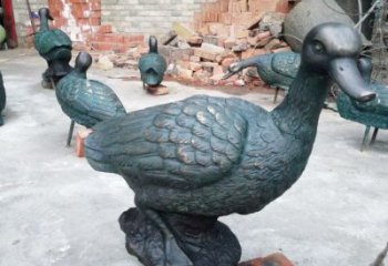 青铜鸭子铜雕厂家 公园动物铜雕