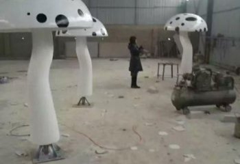 街头蘑菇铜雕厂家 城市工艺品铜雕