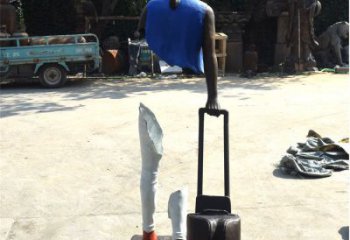 青海商业街旅行者雕塑 售楼处雕塑 空心人摆件