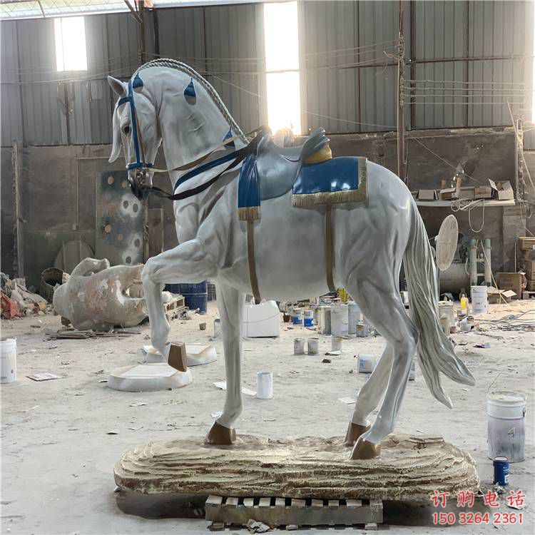 辽宁小区战马雕塑,仿真主题,彩绘工艺效果 辽宁小区战马雕塑,仿真主题,彩绘工艺效果