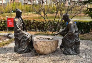 美陈下棋雕塑厂家，童趣主题，仿古雕塑小品