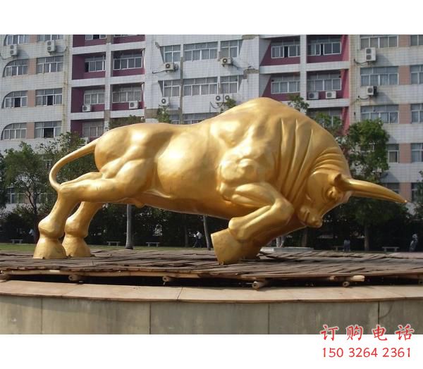 乌当风景区开荒牛雕塑