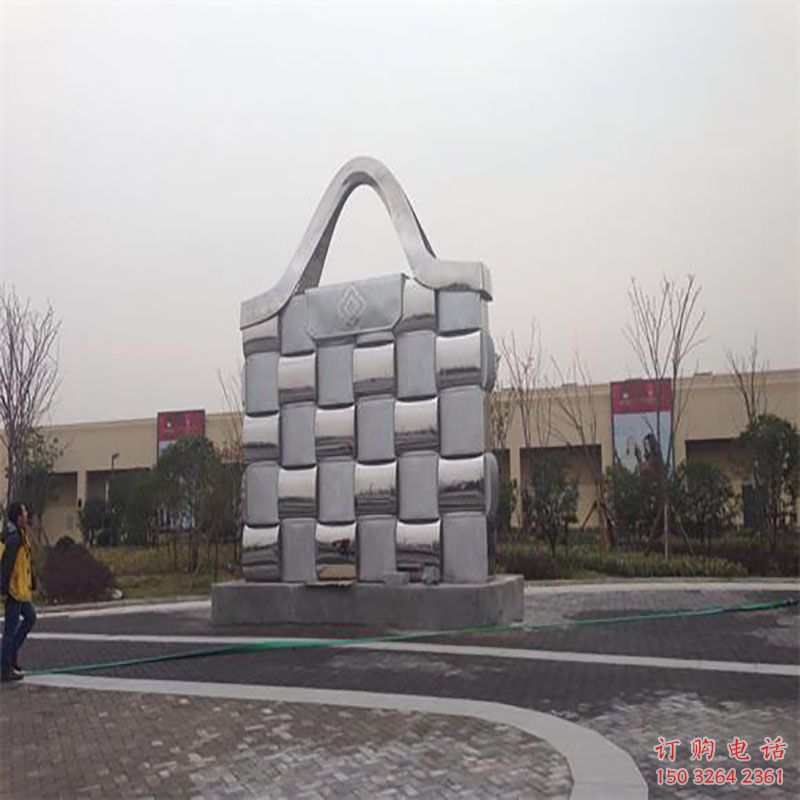 清镇景观背包雕塑优选,陆地摆件,园林不锈钢背包雕塑供应 清镇景观背包雕塑优选,陆地摆件,园林不锈钢背包雕塑供应
