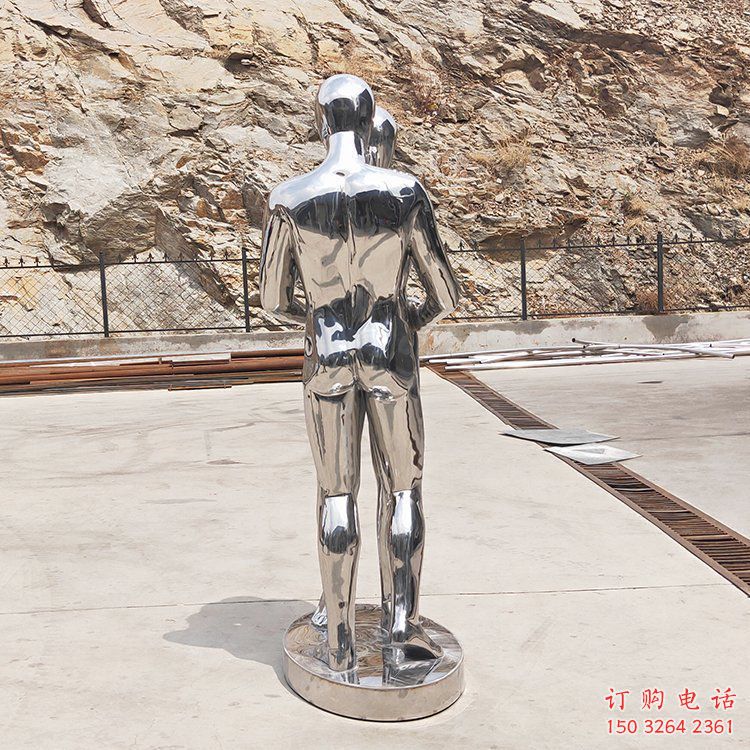 龙华广场情侣雕塑